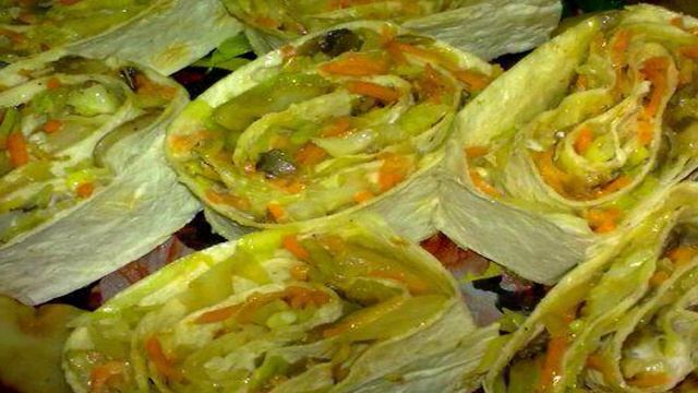Рулетики из лаваша с грибами
