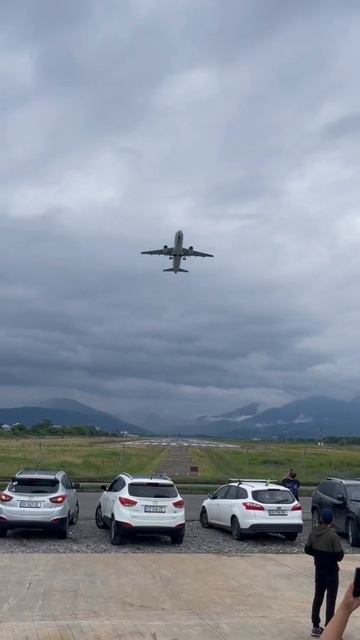 Лучшая фото точка Батуми. Взлёт самолёта. смотреть онлайн