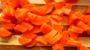 Салат с копченой курицей и черемшой