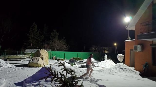 Из бани в снег