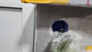 Полный процесс штукатурки штроб в трудных местах