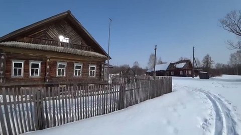 ЧТО-ТО СТРАННОЕ ТУТ ПРОИСХОДИТ! ЗАБРОШЕННАЯ ДЕРЕВНЯ, А КТО-ТО ЖИВЁТ. НАХОДКИ В ДОМАХ ПОРАЖАЮТ!