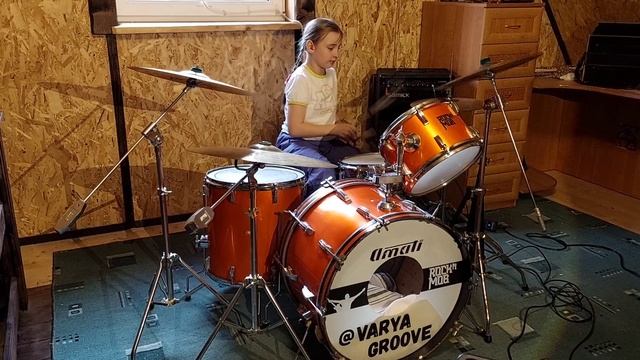 GREEN DAY - BASKET CASE drum cover by Varya Groove смотреть онлайн