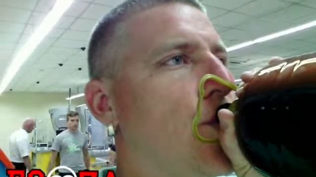 Даша открыла квас прямо в АТБ и начала его пить Я то же подключился смотреть онлайн