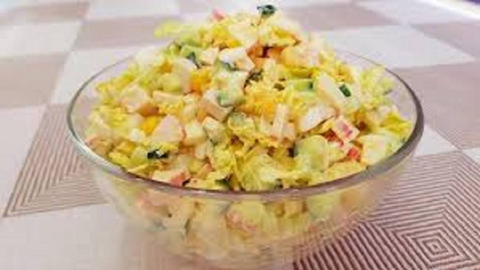 Лёгкий салат с крабовыми палочками и пекинской капустой. смотреть онлайн