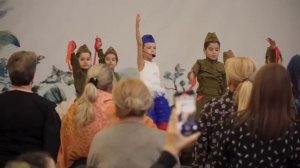 Песня «Встанем» поет Колесникова Лилия танцуют дети подготовительной старшей  группы