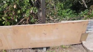 Строю забор по краю обрыва. Уплывет или будет стоять?