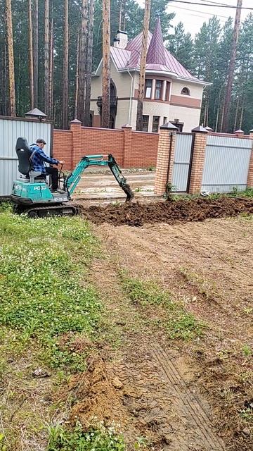 прокладка кабеля под землёй и установка трубостойки. смотреть онлайн