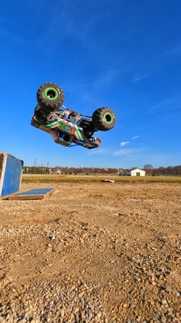 Back It Up! #Shorts #MonsterJam #monstertruck #RC #Losi