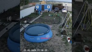 Если сосед поставил сортир близко к забору, то его мож?