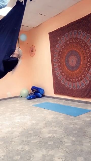 Аэройога/ Танец в гамаке/шпагат в гамаке смотреть онлайн