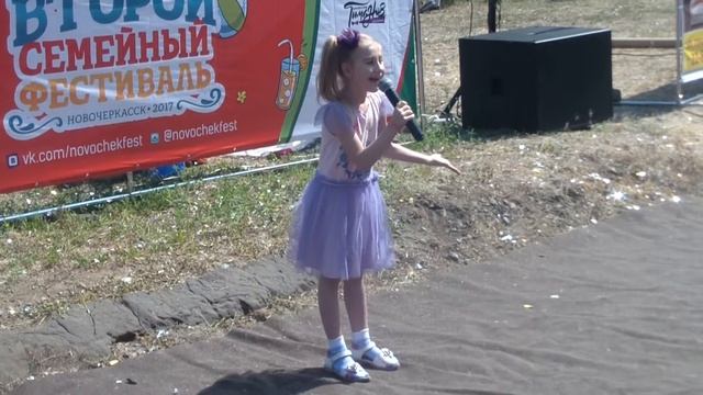 Второй Семейный фестиваль. Вокалистка Центра "ОБРАЗЪ" Никитина Ярослава.