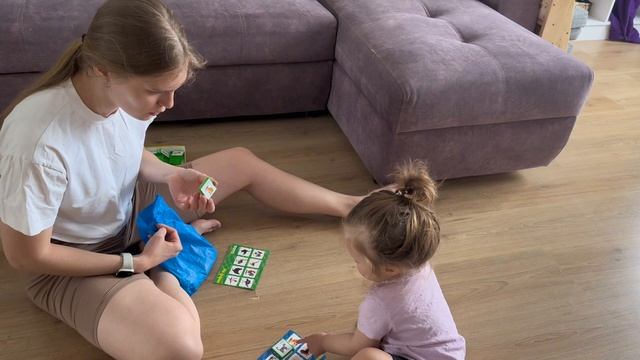 Во что играем в 1,6 года? Первая настольная игра. Снег и прогулки смотреть онлайн