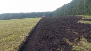 Кировец К 739 Ст на вспашке с оборотным плугом KUHN