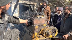 Пакистанцы "на коленках" чинят турбодизель Caterpillar #3