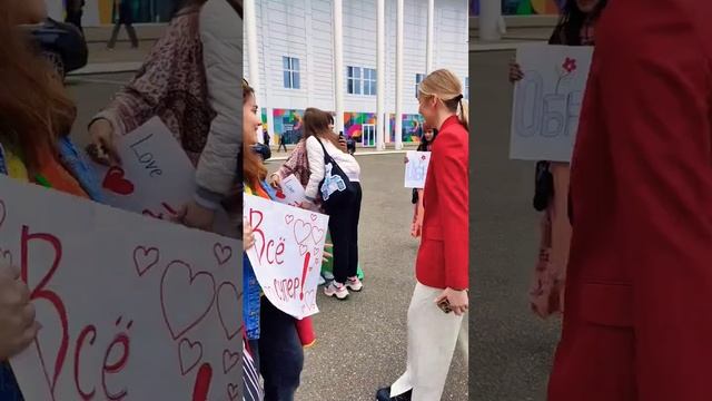 Обними меня на ВФМ в #Сочи / Free hugs at WFM in #Sochi