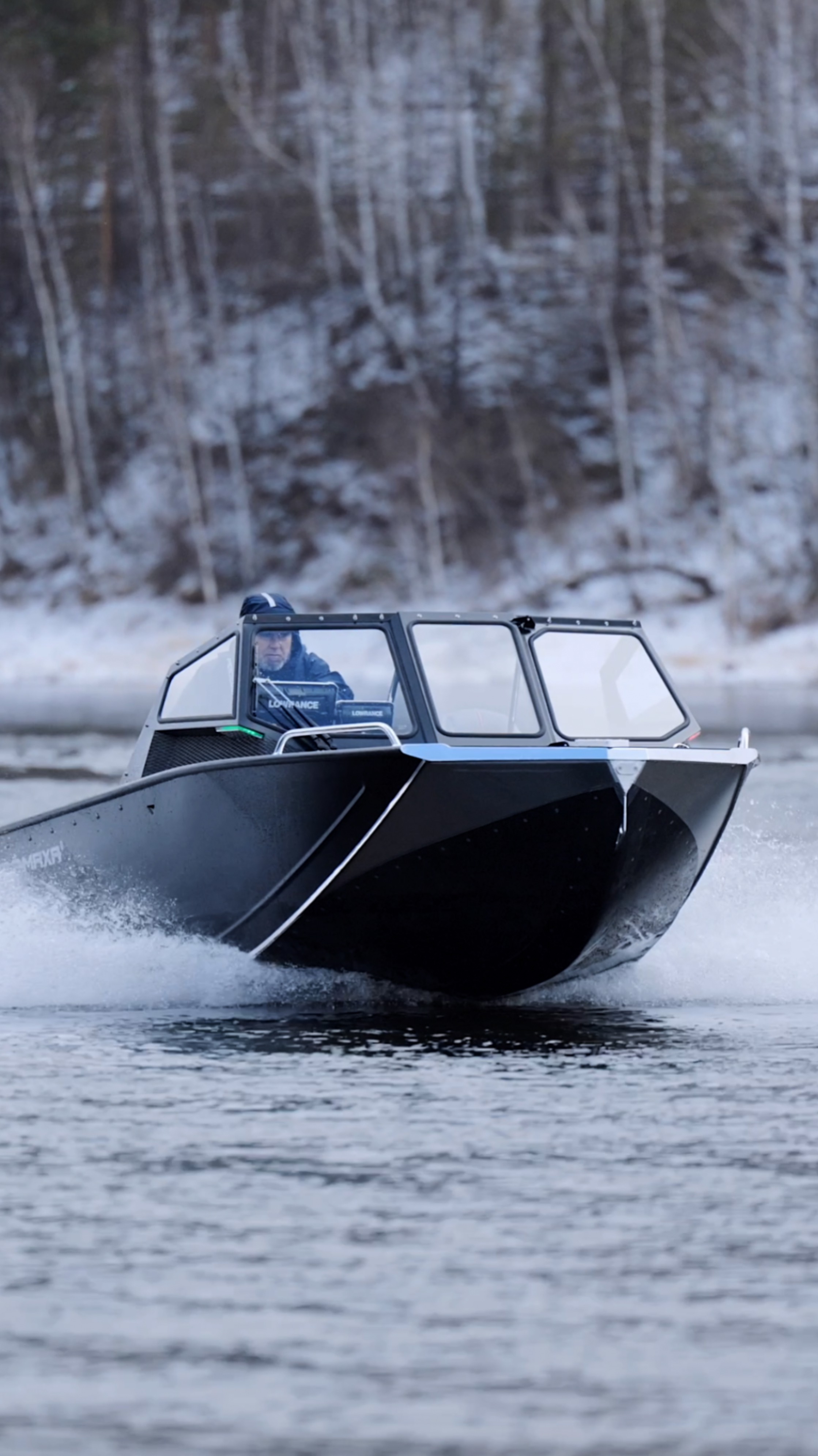 Скоро на канале появится детальный видео обзор катера Rosomaha R5100 2025 со стационарным водомётом!