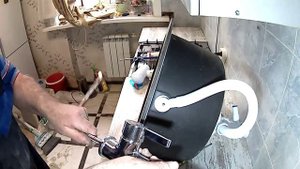 Установка кухонной мойки в новую столешницу.