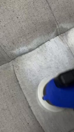 Мы провели глубокую химчистку дивана, удалив все бытовые загрязнения и пятна.