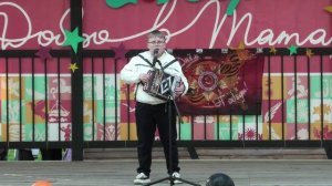 Ваня Шуваров - "Давно мы дома не были" под гармонь