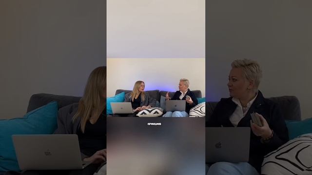 Почему Бьянка Цензори всегда голая? Сравниваем совмес