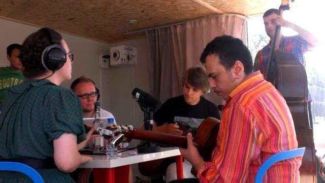 Djangoband и Полина Касьянова на радио "Маяк" смотреть онлайн