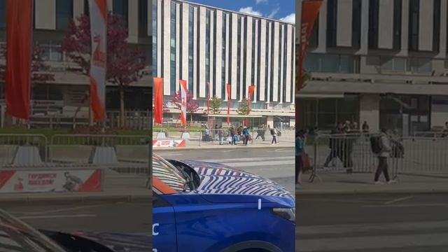 Еду по Тверской в сторону Кремля, подготовка столицы к празднованию 9 мая.