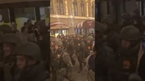 бойцы прибыли с СВО для участия в Параде Победы.mp4