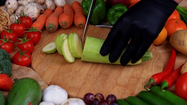 Повар нарезает фрукты и Овощи ...The chef cuts fruits and vegetables приколы , шутки и много другое