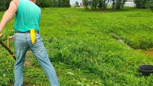 Как австрийская пара косит наши сорняки.