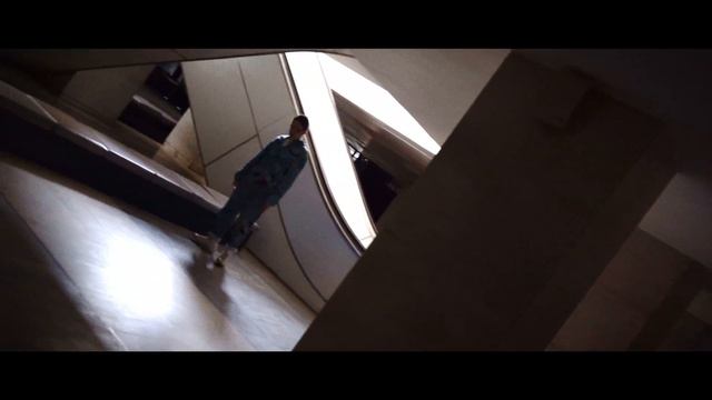 Рома Хикматов - Без претензий (feat.Рокер) смотреть онлайн