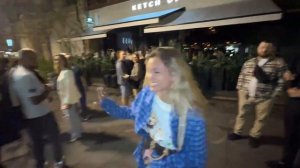 Маш Милаш трогает попу ГЛЕБАСА а ему пофиг....