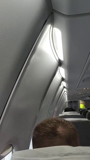 Новый самолёт Сухой супер джет 100. Новый Уренгой 13 .06.2018 смотреть онлайн