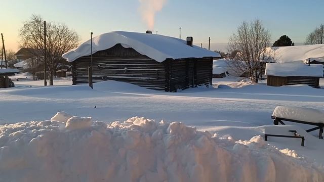 Уборка во дворе, после пурги. Вот такая печка в нашей б?