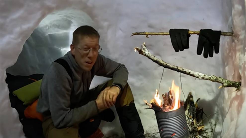 Epic 9ft Snow Shelter: Building a Massive Winter Quinzee in the Wild