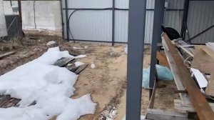 Автонавес из профнастила на винтовых сваях