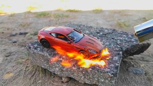 Эксперимент: Газовая горелка vs Игрушечная Машина! Experiment: Gas Torch vs Coca-Cola vs Toy Car!