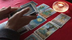 Кто тот мужчина, который часто думает о вас? Гадание Таро