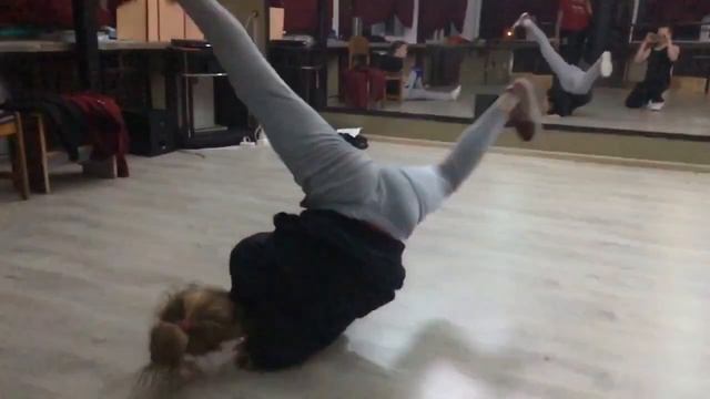 b-girl Ксю Гелик