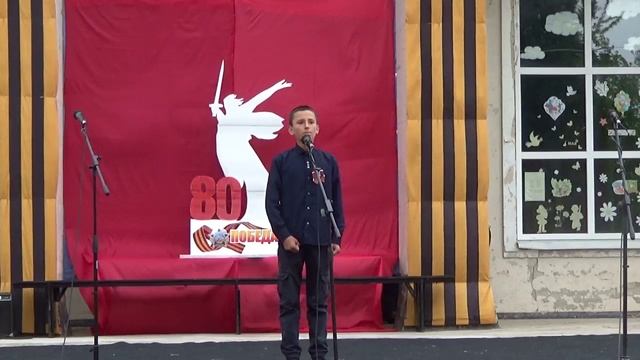 Давид Огородник.  " Каждый  мальчик может стать солдатом."