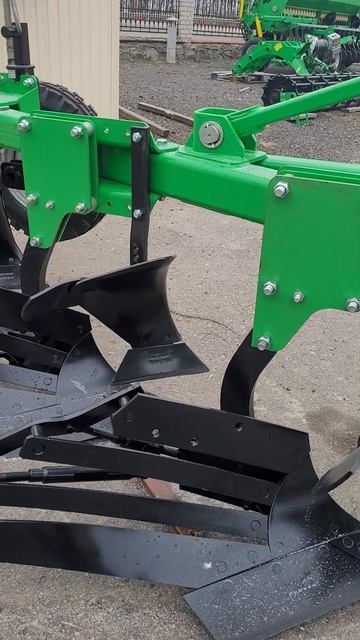 Плуг ПНВБ під трактор 1221 Велесагро смотреть онлайн