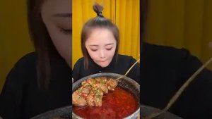 КИТАЙЦЫ ЕДЯТ НА КАМЕРУ/АСМР ЕДА/СВИННЫЕ МОЗГИ... 🍜🍜🍜