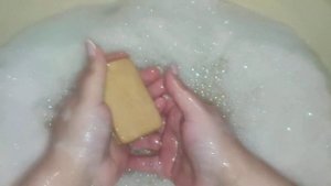 Мыление хозяйственного и дегтярного мыла. ASMR