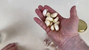 Как убрать запах чеснока из изо рта?￼