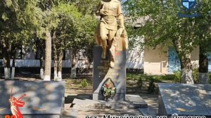 Памятники оживают.