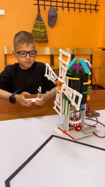 Ветряная мельница со сложной зубчатой и ременной пере смотреть онлайн