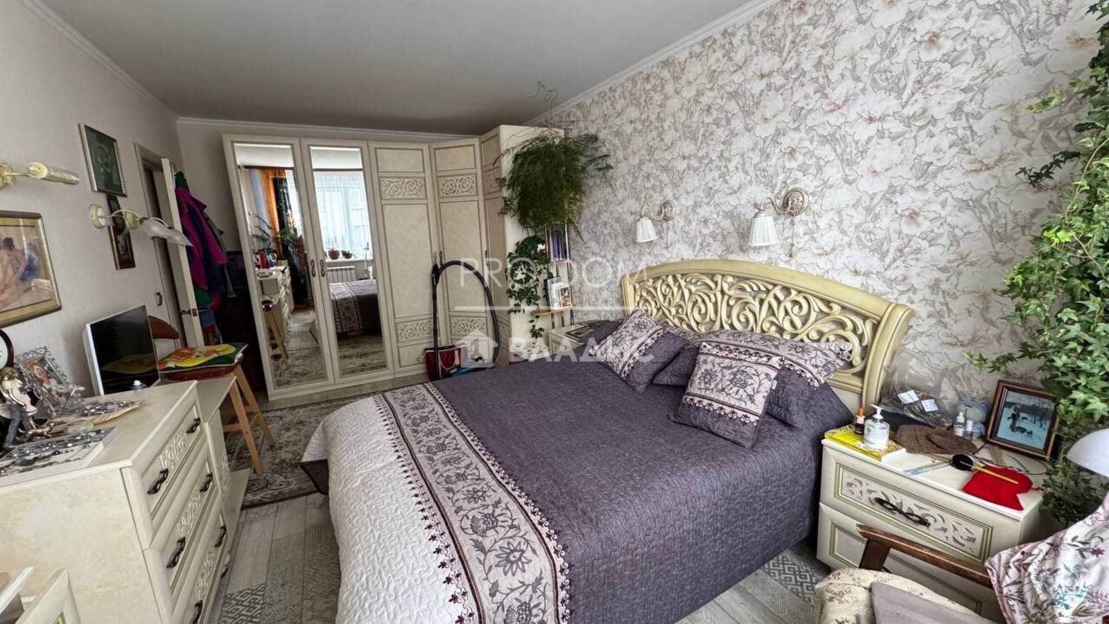 Продаётся просторная четырёхкомнатная квартира в Ново-Александровке. смотреть онлайн