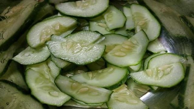 Зеленый салат с авокадо