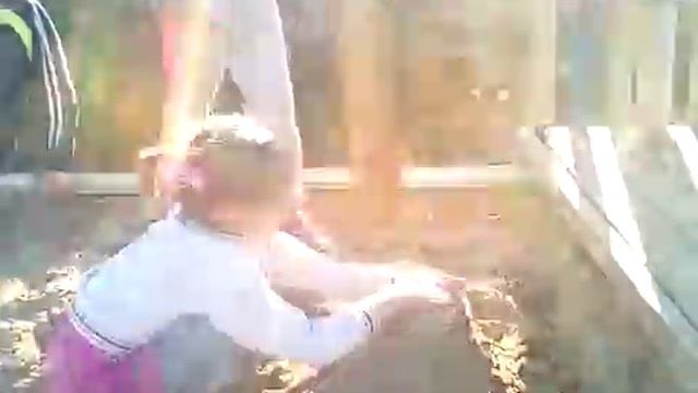 У кого получится башня больше из песка!🏖️ смотреть онлайн