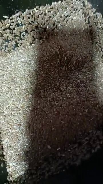 Как из семян льна делают льняное масло 😊 смотреть онлайн